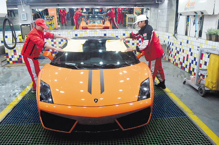 汽车贴膜穿衣有窍门