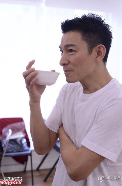 刘德华苦练腹肌素食餐曝光