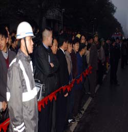 题目:长沙一娱乐城突发大火