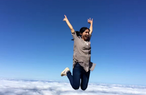 天岳幕阜山:国庆黄金周游客山顶抓拍玩“腾云驾雾”- 新华网湖南频道