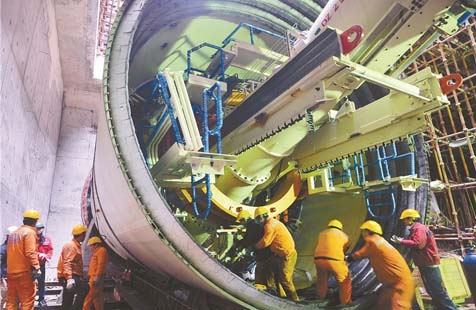 长沙地铁工人春节坚守工地