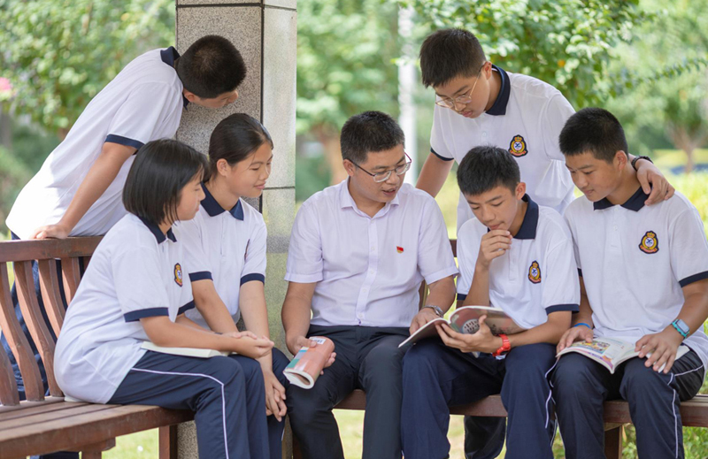 坚持学生立场，把学生真正放在心里