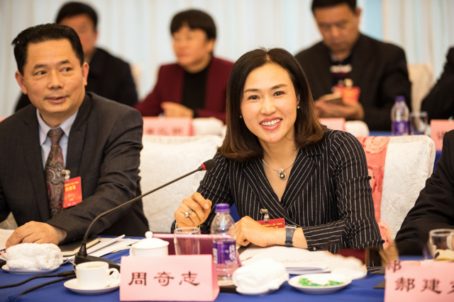 两会上政协委员们的“表情包”