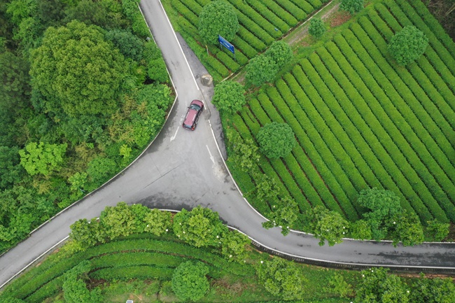 农村公路不仅仅是着眼农村，更要对接城市，才能高质量推进“四好农村路”建设工作，让农村公路成为老百姓心中的“致富路”“暖心路”“幸福路”。